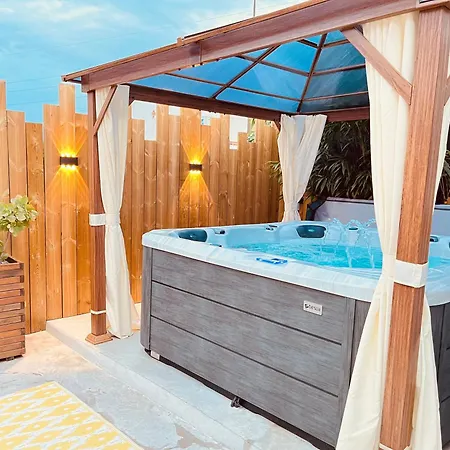 Entier - Piscine - Jacuzzi Mons (Haute-Garonne)